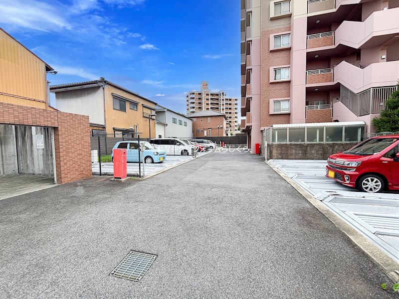 共用部写真（駐車場）